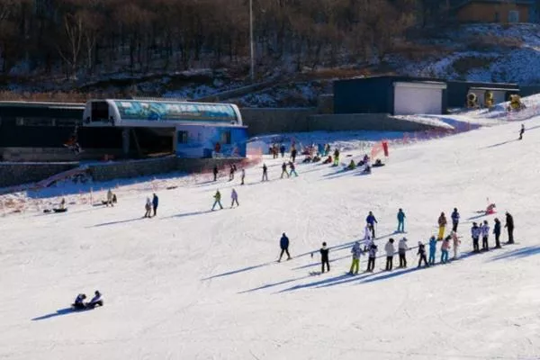 松花湖滑雪場和長白山滑雪場哪個好