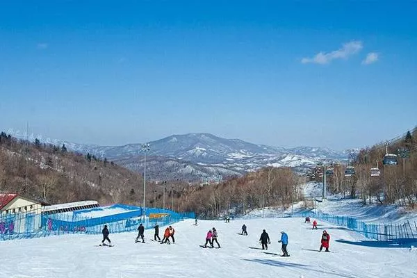 亞布力滑雪場(chǎng)在哪里 滑雪場(chǎng)開到幾月