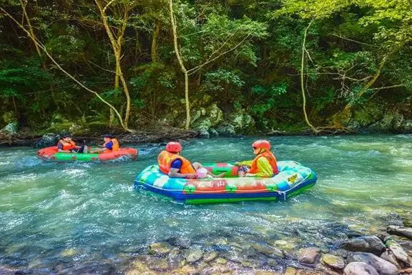 大圍山漂流可以一船三個人嗎