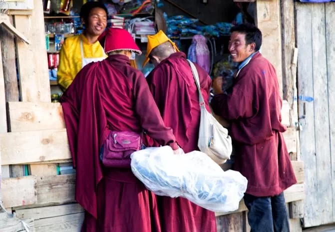 亞青寺的活佛有哪些 亞青寺旅游攻略