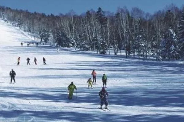 2021西嶺雪山滑雪場門票多少錢 西嶺雪山滑雪場游玩攻略