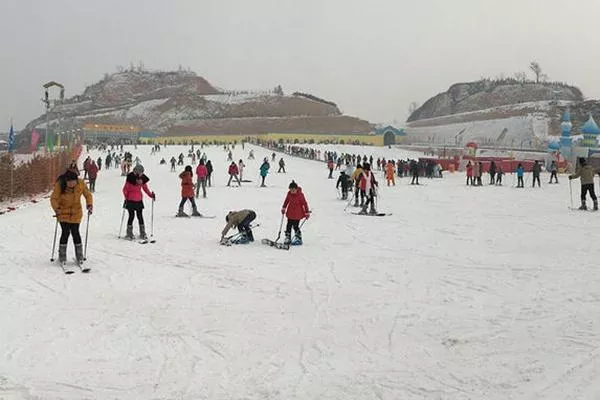 采薇莊園滑雪場門票多少錢