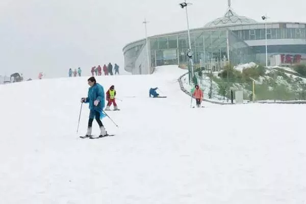 鰲山滑雪場(chǎng)和照金滑雪場(chǎng)哪個(gè)好